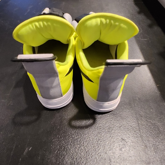 Men Nike Air Force 1 Utility Volt Mens Size US 11 - Picture 4 of 7